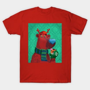 Portrait of a bear with Christmas reindeer antlers and a muffin in hand T-Shirt